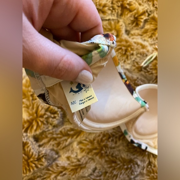 Like new Anthropologie floral print white bandeau bikini with detachable straps - Picture 4 of 6